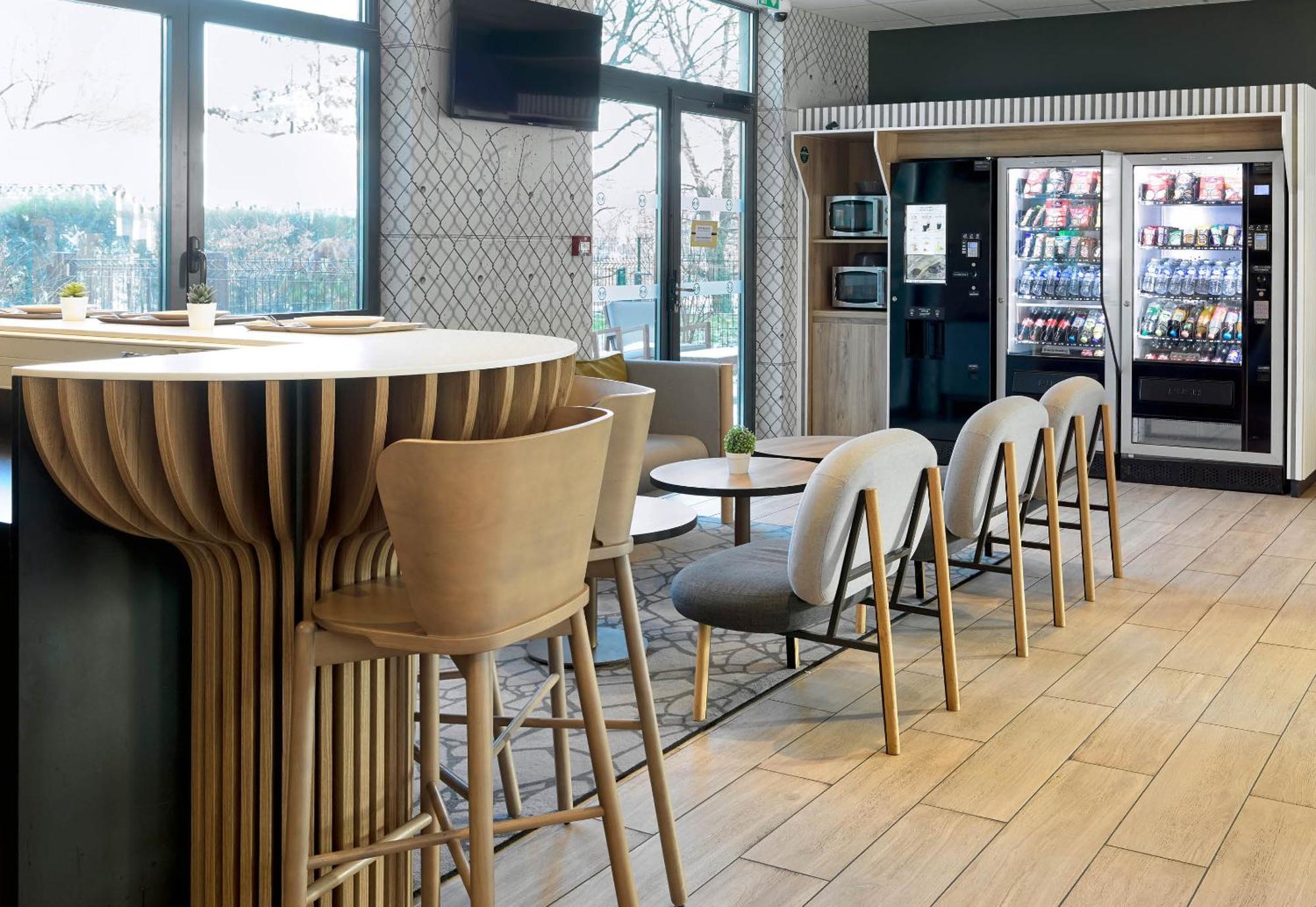 Hotel Paris Velizy 3*